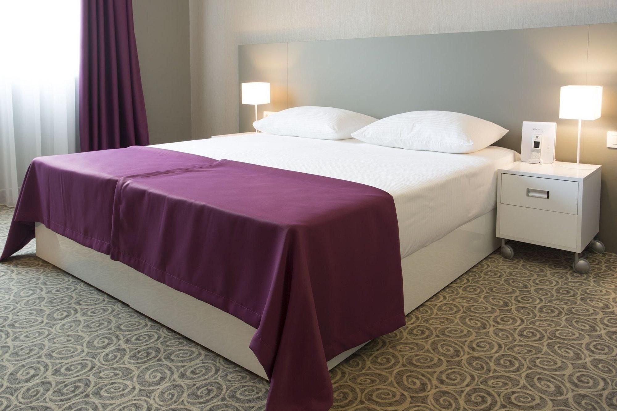 Hotel Radisson Red Belgrad Zewnętrze zdjęcie